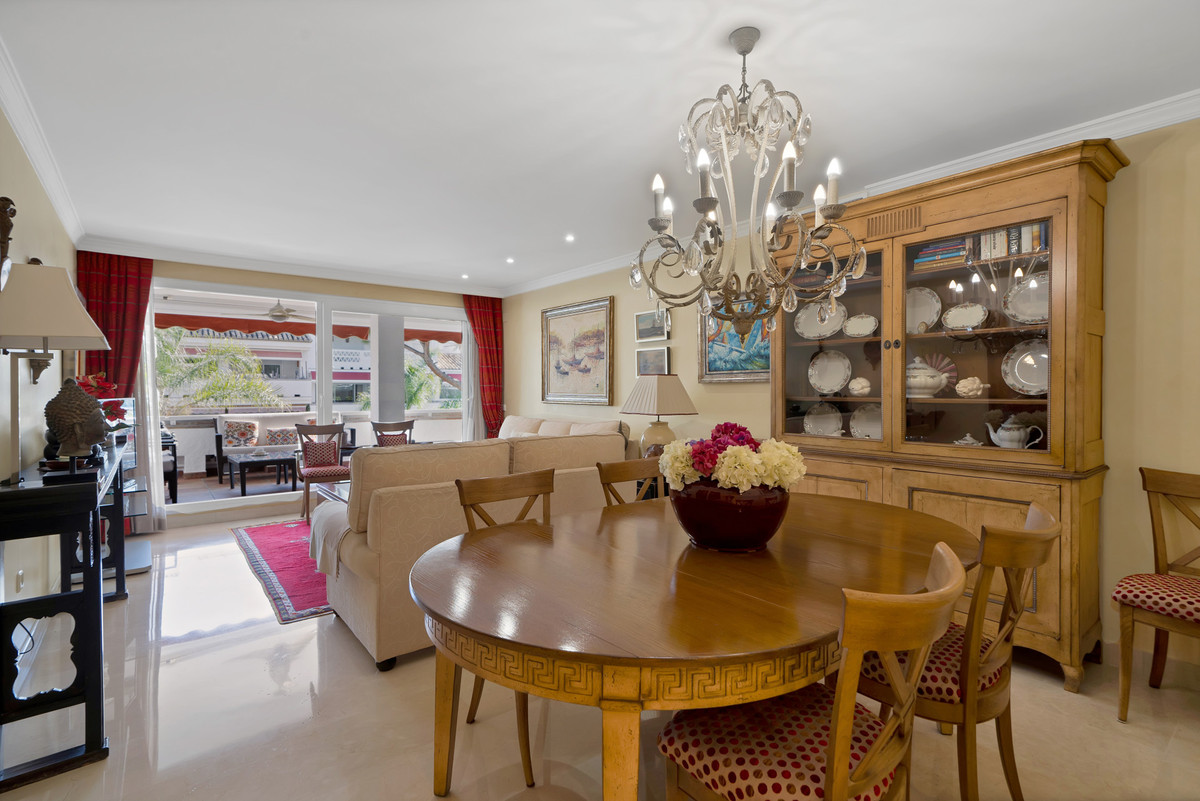 3 Bed Apartment for sale in The Golden Mile Costa Del Sol, Málaga, Spain