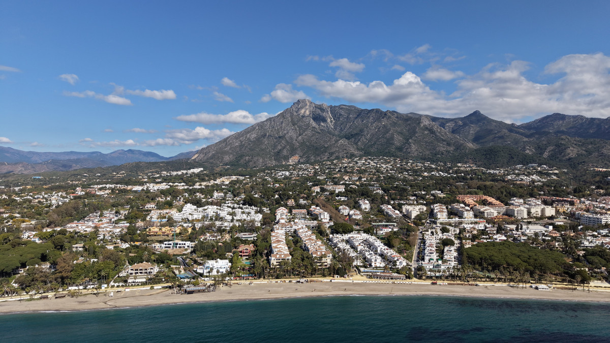 3 Bed Apartment for sale in The Golden Mile Costa Del Sol, Málaga, Spain
