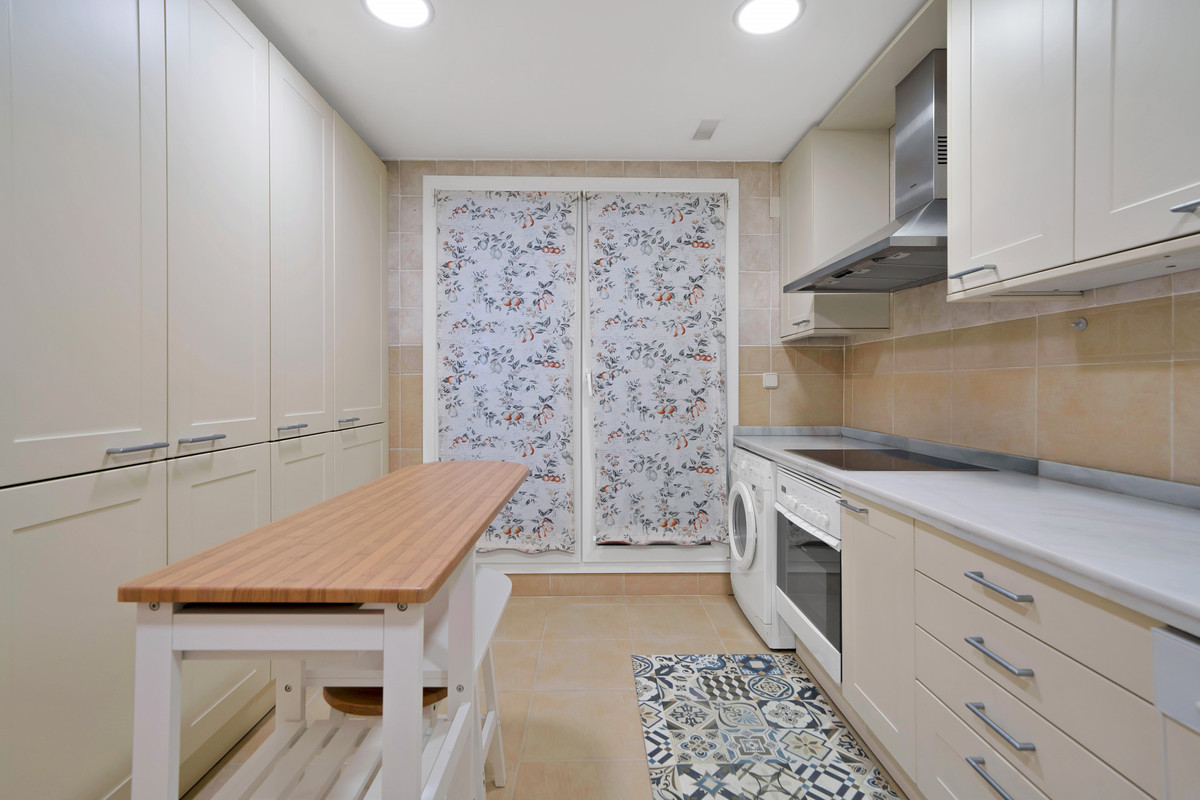 3 Bed Apartment for sale in The Golden Mile Costa Del Sol, Málaga, Spain
