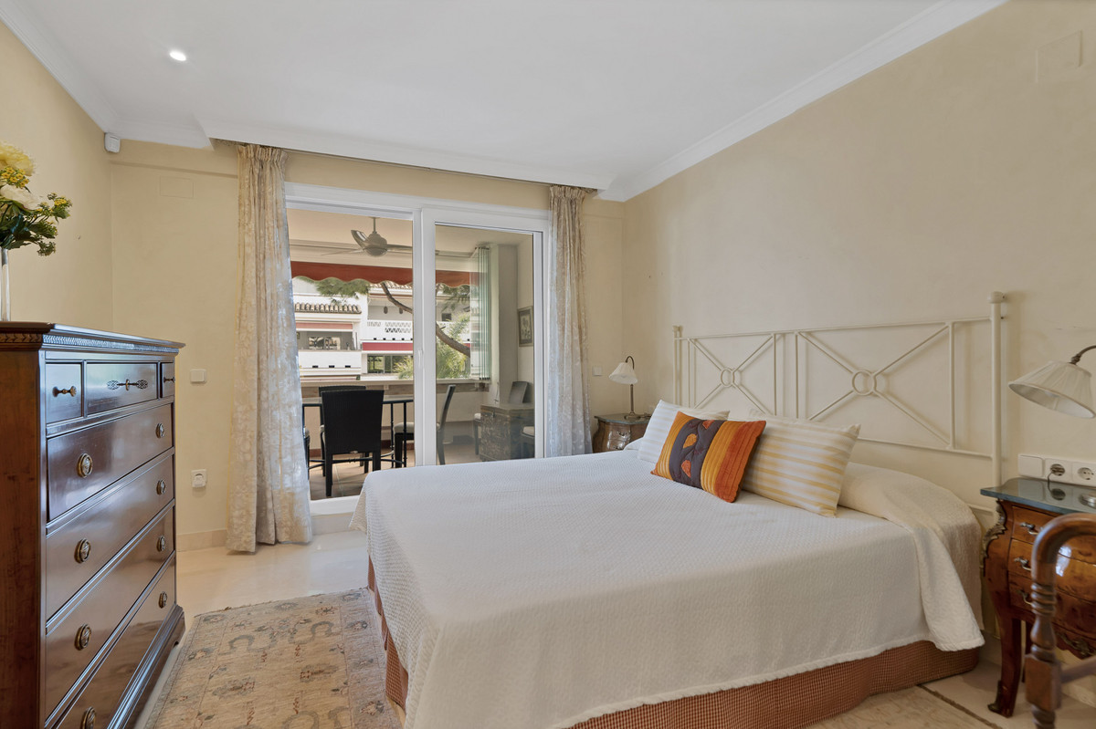 3 Bed Apartment for sale in The Golden Mile Costa Del Sol, Málaga, Spain