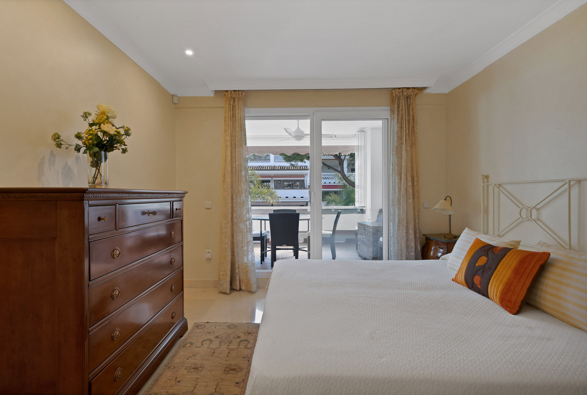 3 Bed Apartment for sale in The Golden Mile Costa Del Sol, Málaga, Spain