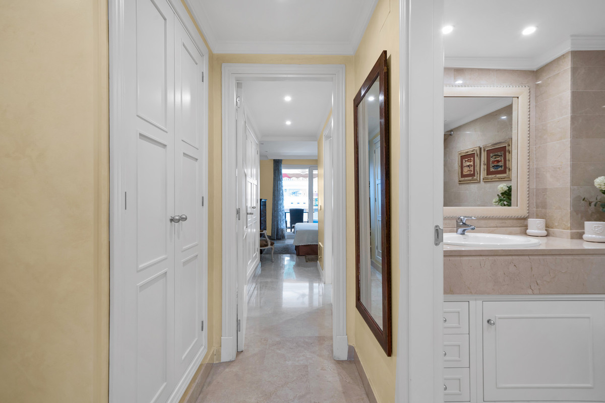 3 Bed Apartment for sale in The Golden Mile Costa Del Sol, Málaga, Spain