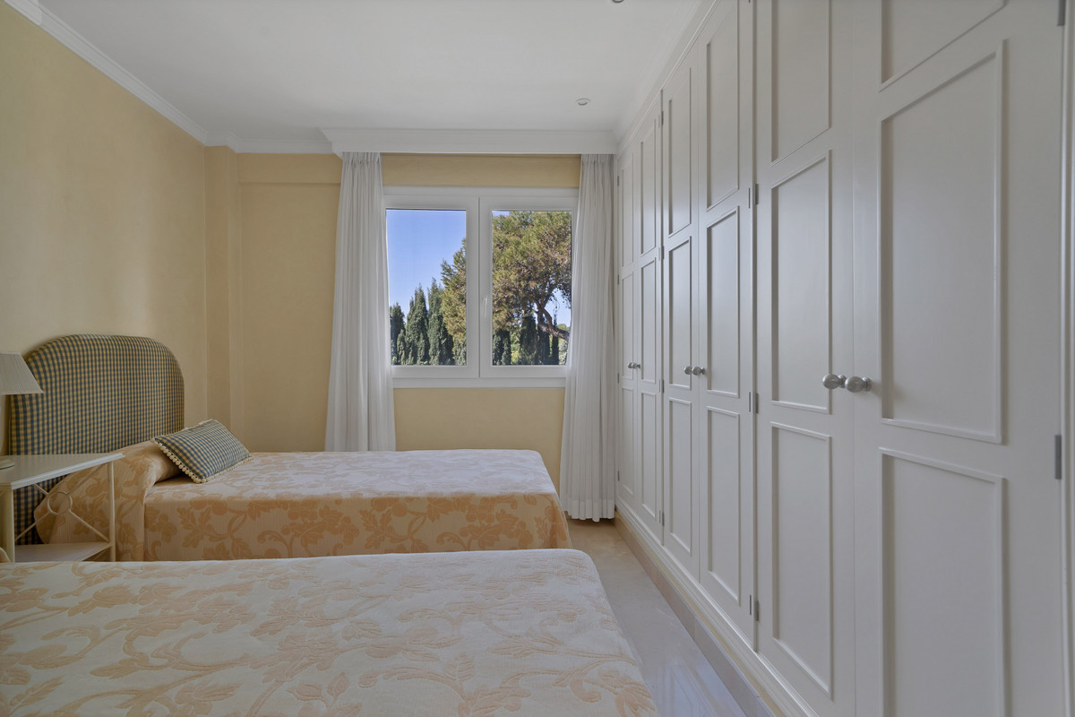3 Bed Apartment for sale in The Golden Mile Costa Del Sol, Málaga, Spain