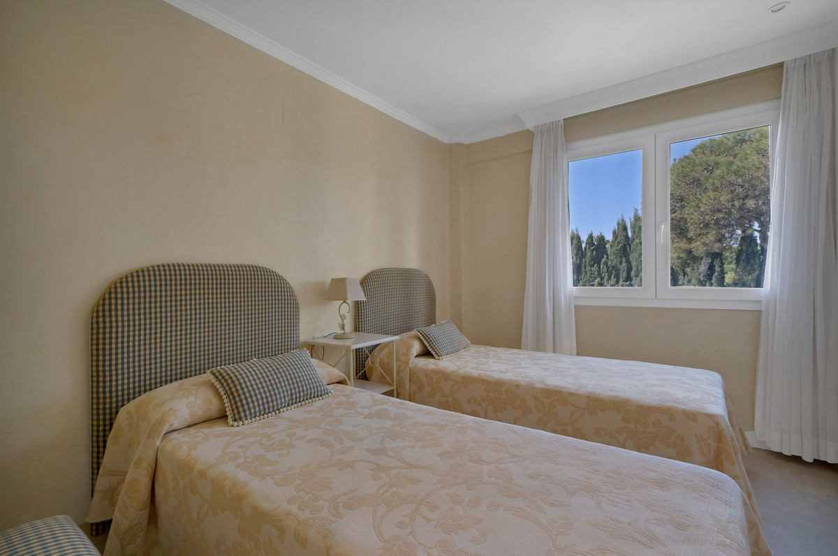3 Bed Apartment for sale in The Golden Mile Costa Del Sol, Málaga, Spain