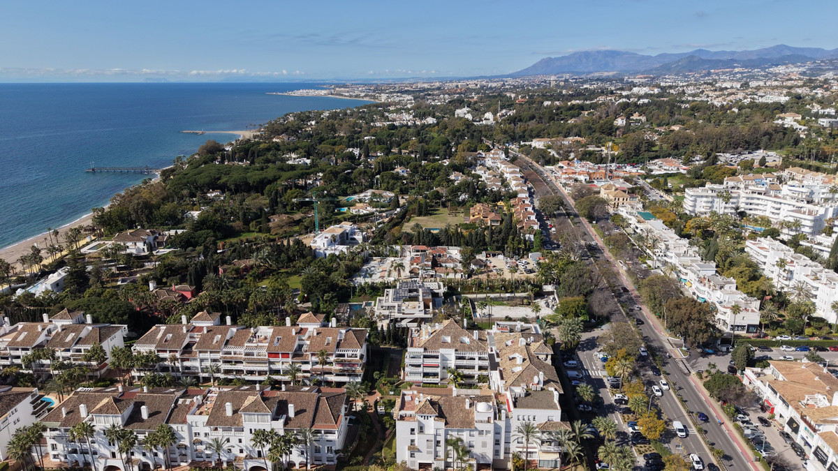 3 Bed Apartment for sale in The Golden Mile Costa Del Sol, Málaga, Spain
