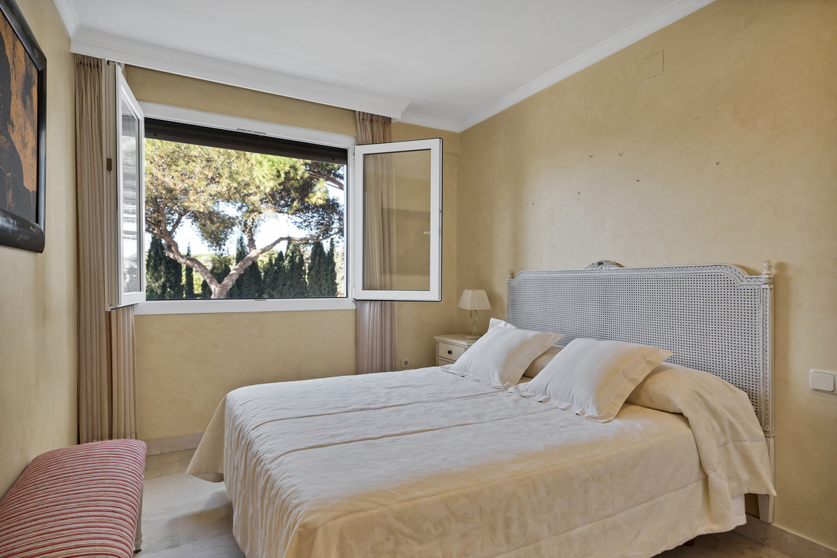 3 Bed Apartment for sale in The Golden Mile Costa Del Sol, Málaga, Spain