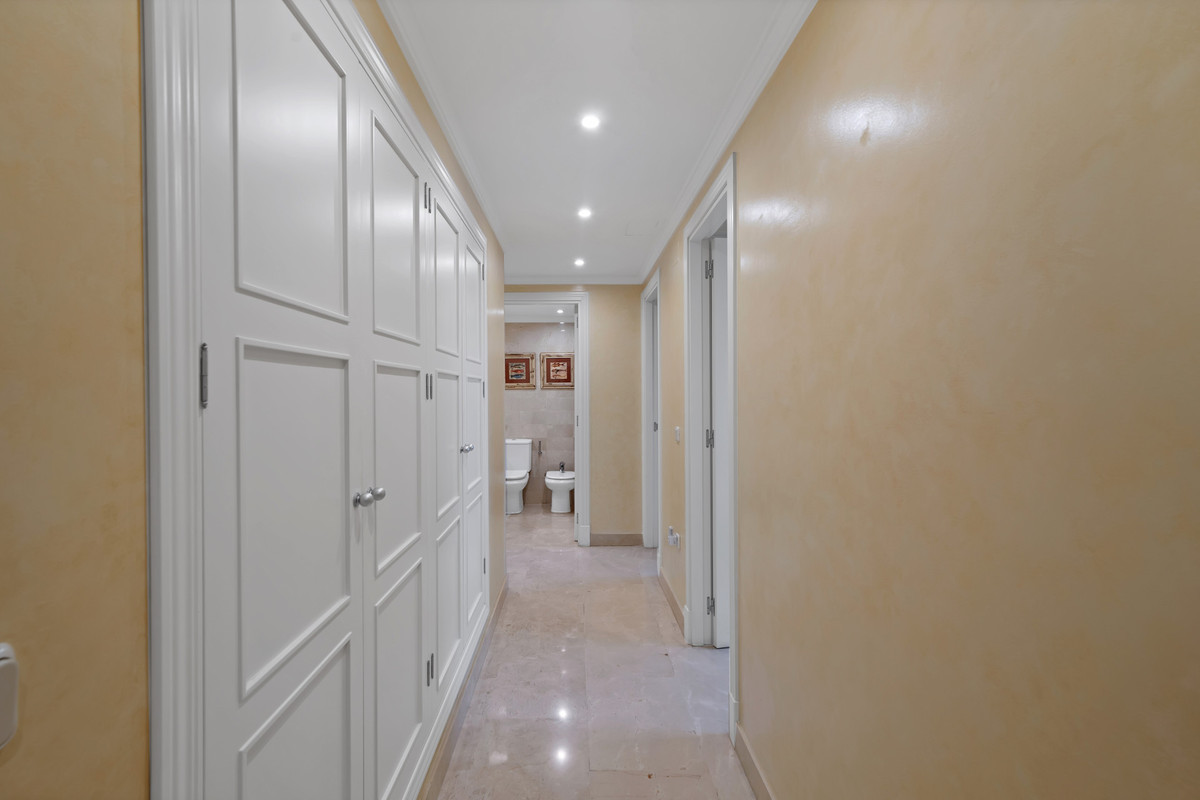 3 Bed Apartment for sale in The Golden Mile Costa Del Sol, Málaga, Spain