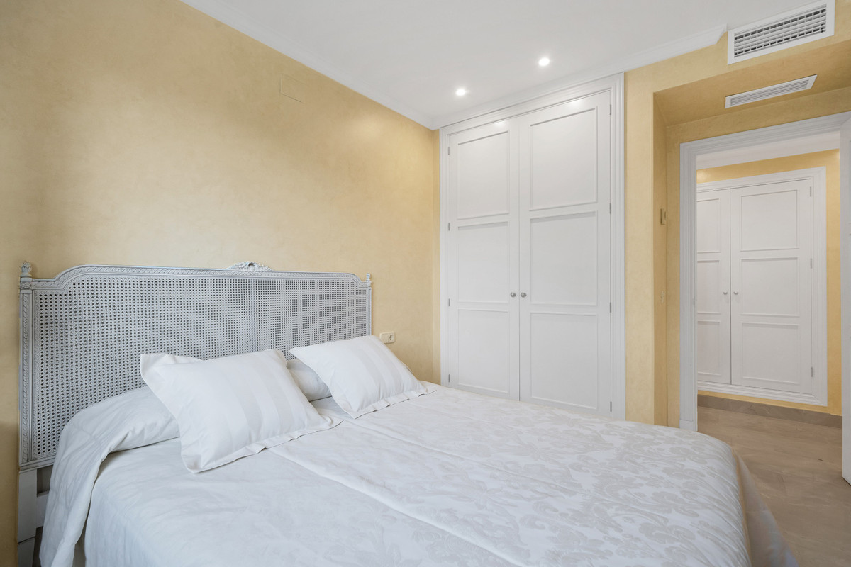 3 Bed Apartment for sale in The Golden Mile Costa Del Sol, Málaga, Spain