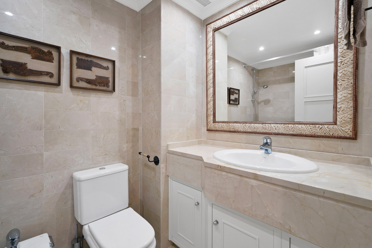 3 Bed Apartment for sale in The Golden Mile Costa Del Sol, Málaga, Spain