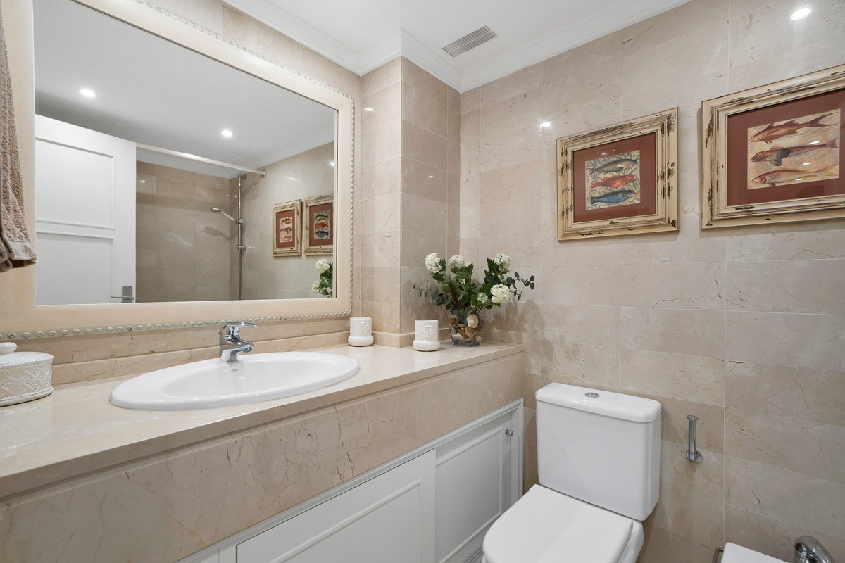 3 Bed Apartment for sale in The Golden Mile Costa Del Sol, Málaga, Spain