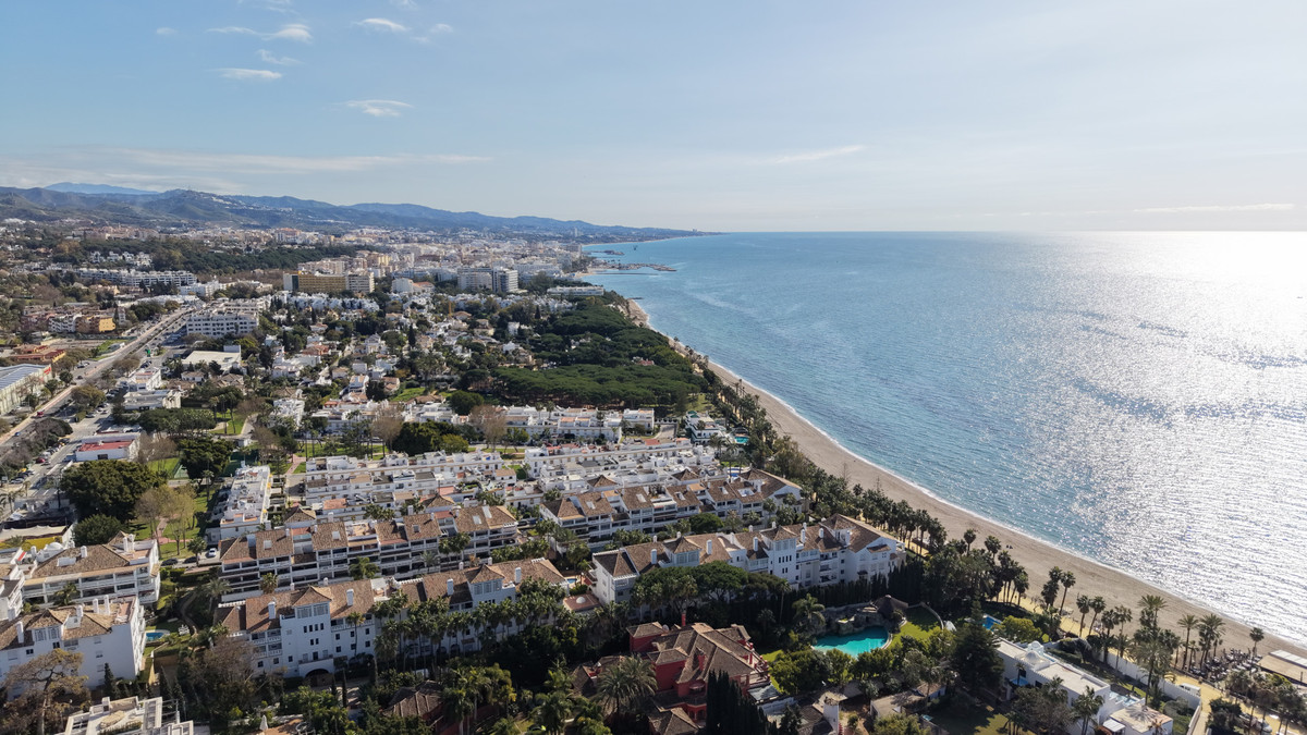 3 Bed Apartment for sale in The Golden Mile Costa Del Sol, Málaga, Spain