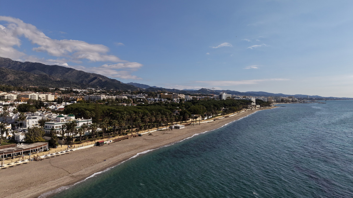 3 Bed Apartment for sale in The Golden Mile Costa Del Sol, Málaga, Spain