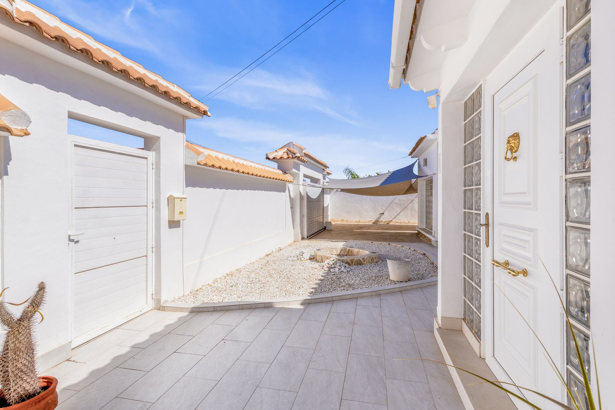 Se vende Villa - Chalet de 5 dormitorios en Costa Blanca, Alicante, España