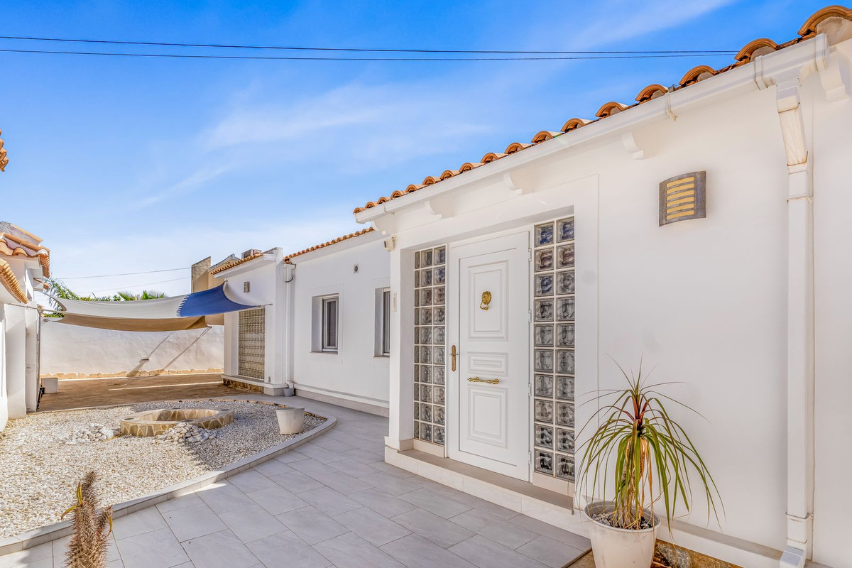 Se vende Villa - Chalet de 5 dormitorios en Costa Blanca, Alicante, España