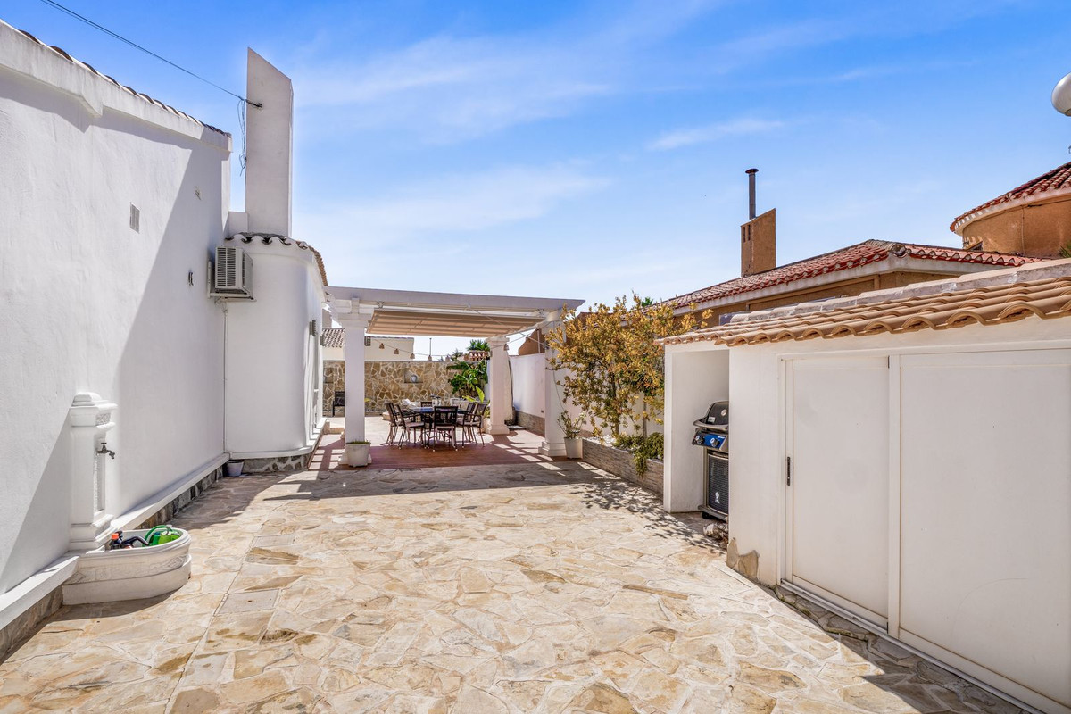 Se vende Villa - Chalet de 5 dormitorios en Costa Blanca, Alicante, España
