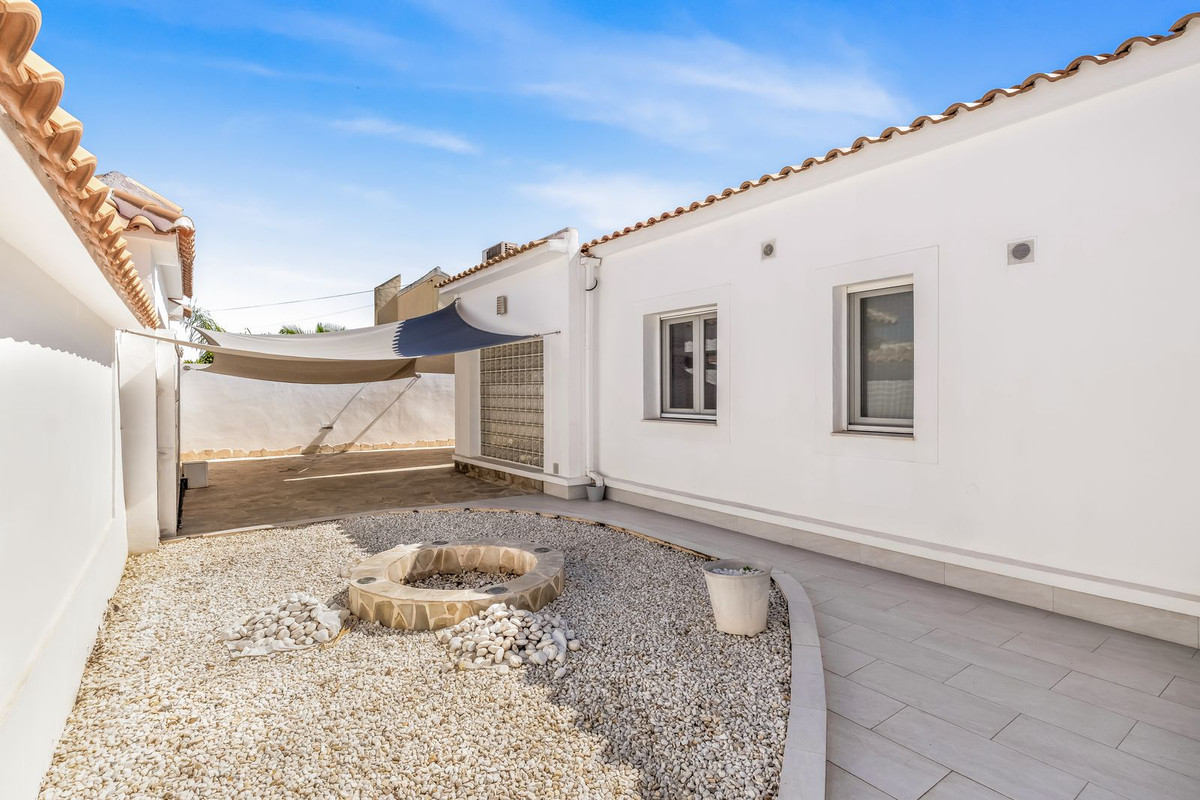 Se vende Villa - Chalet de 5 dormitorios en Costa Blanca, Alicante, España