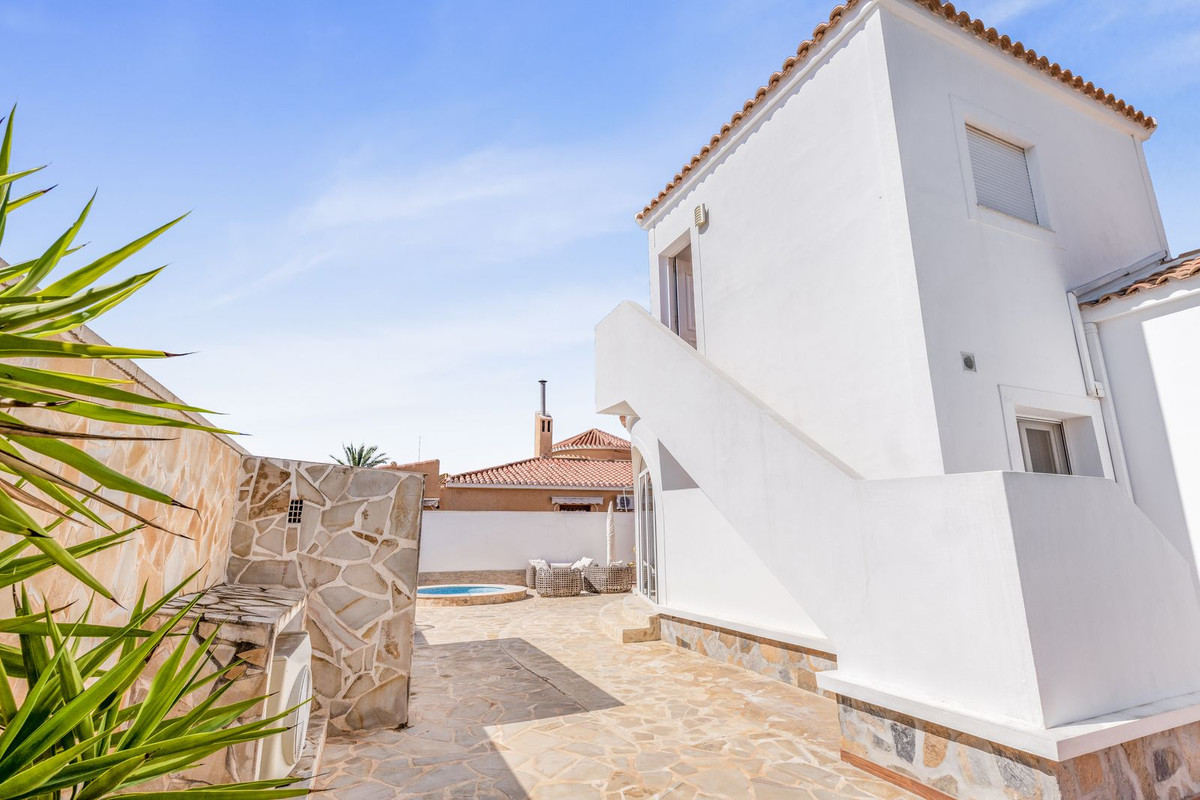 Se vende Villa - Chalet de 5 dormitorios en Costa Blanca, Alicante, España