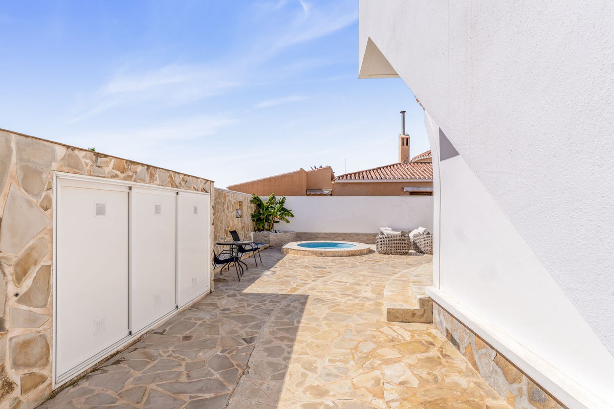 Se vende Villa - Chalet de 5 dormitorios en Costa Blanca, Alicante, España