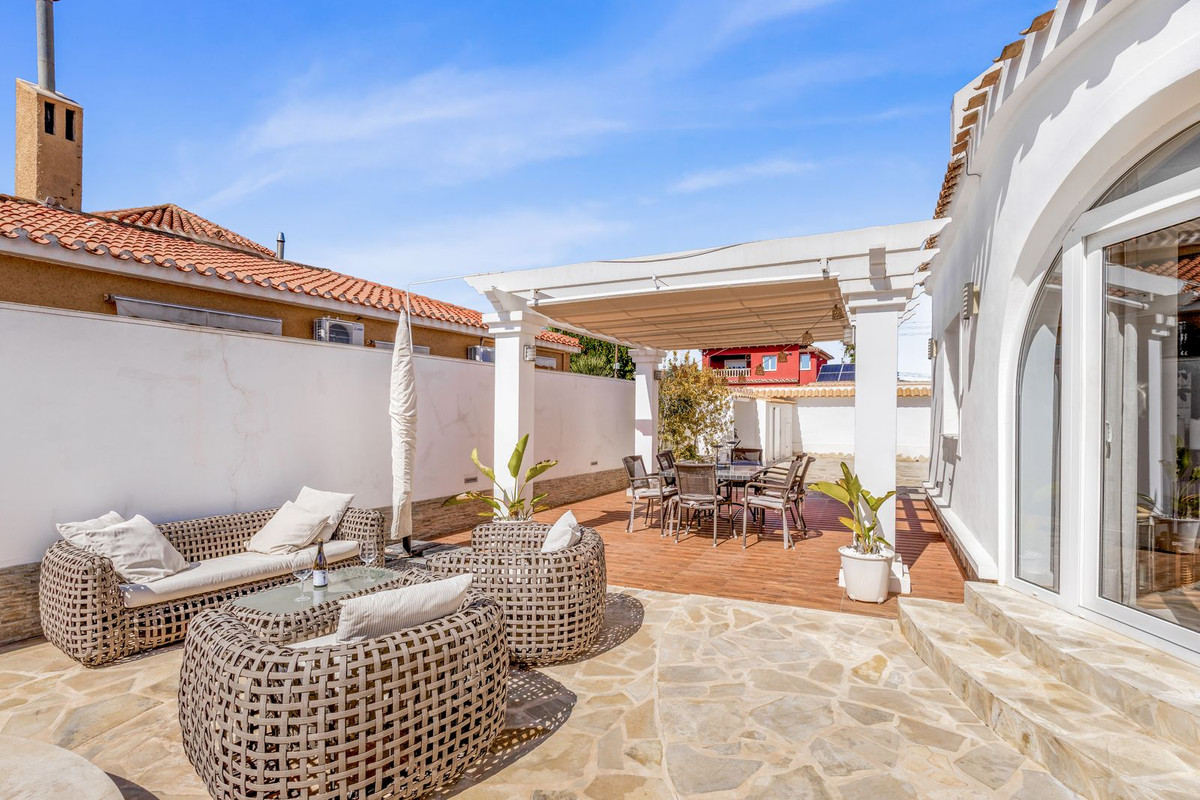 Se vende Villa - Chalet de 5 dormitorios en Costa Blanca, Alicante, España
