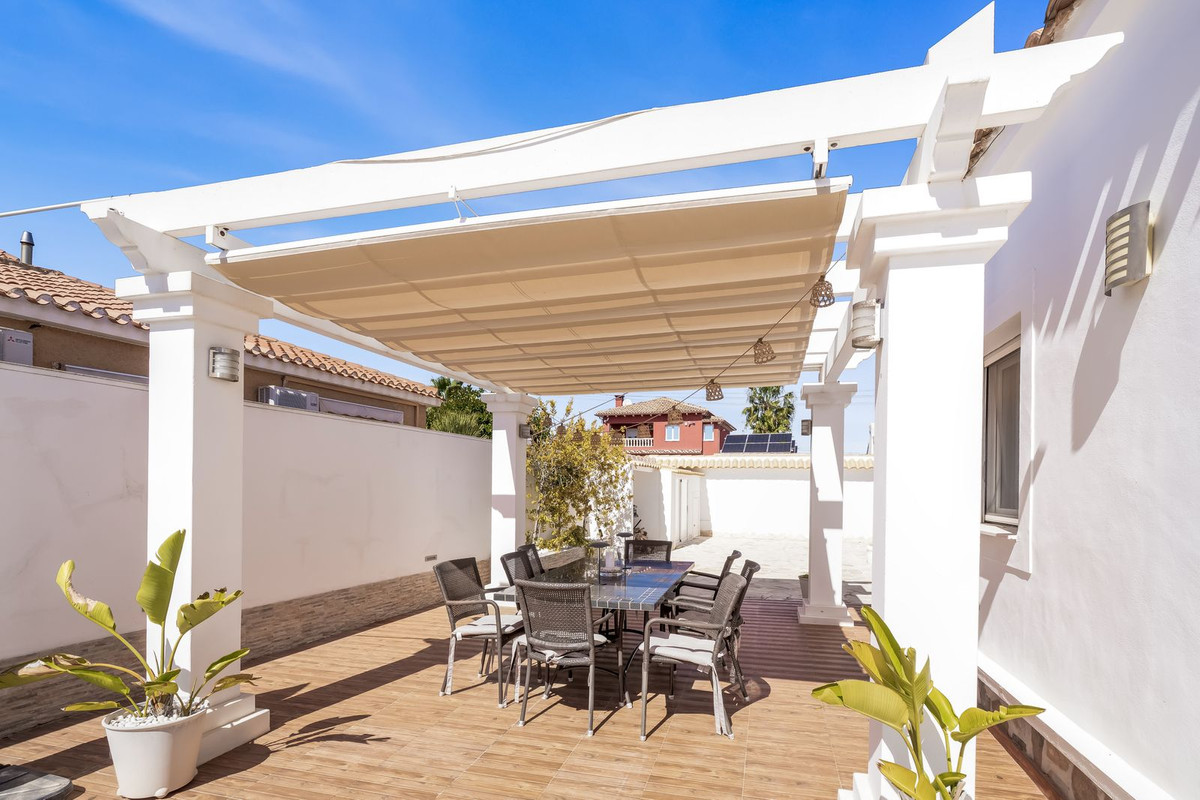 Se vende Villa - Chalet de 5 dormitorios en Costa Blanca, Alicante, España