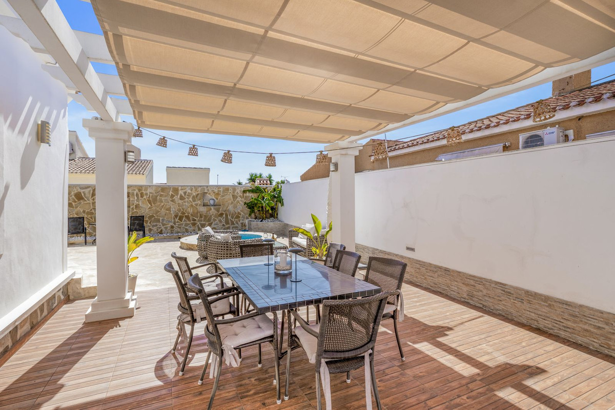 Se vende Villa - Chalet de 5 dormitorios en Costa Blanca, Alicante, España