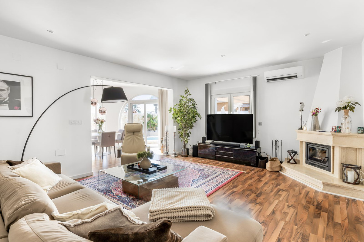 Se vende Villa - Chalet de 5 dormitorios en Costa Blanca, Alicante, España