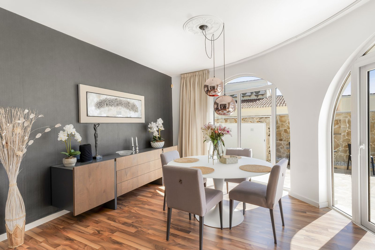 Se vende Villa - Chalet de 5 dormitorios en Costa Blanca, Alicante, España