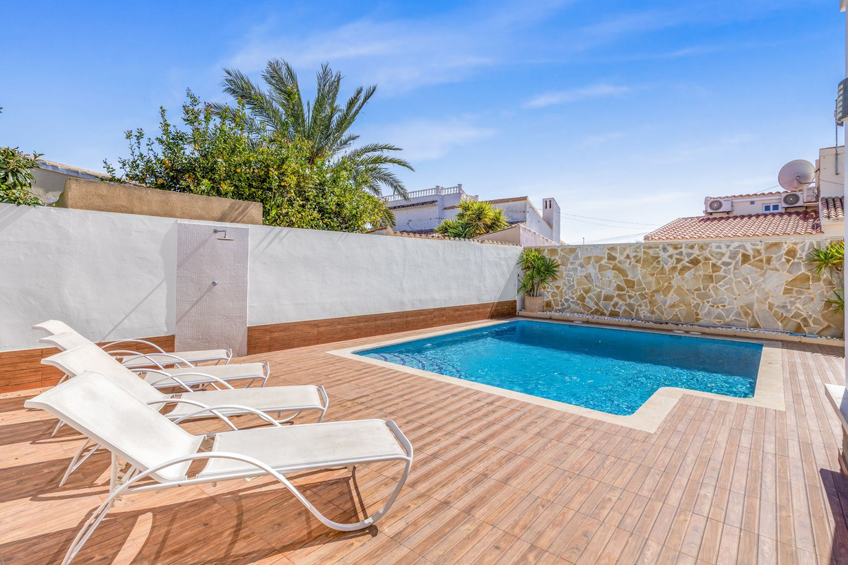 Se vende Villa - Chalet de 5 dormitorios en Costa Blanca, Alicante, España