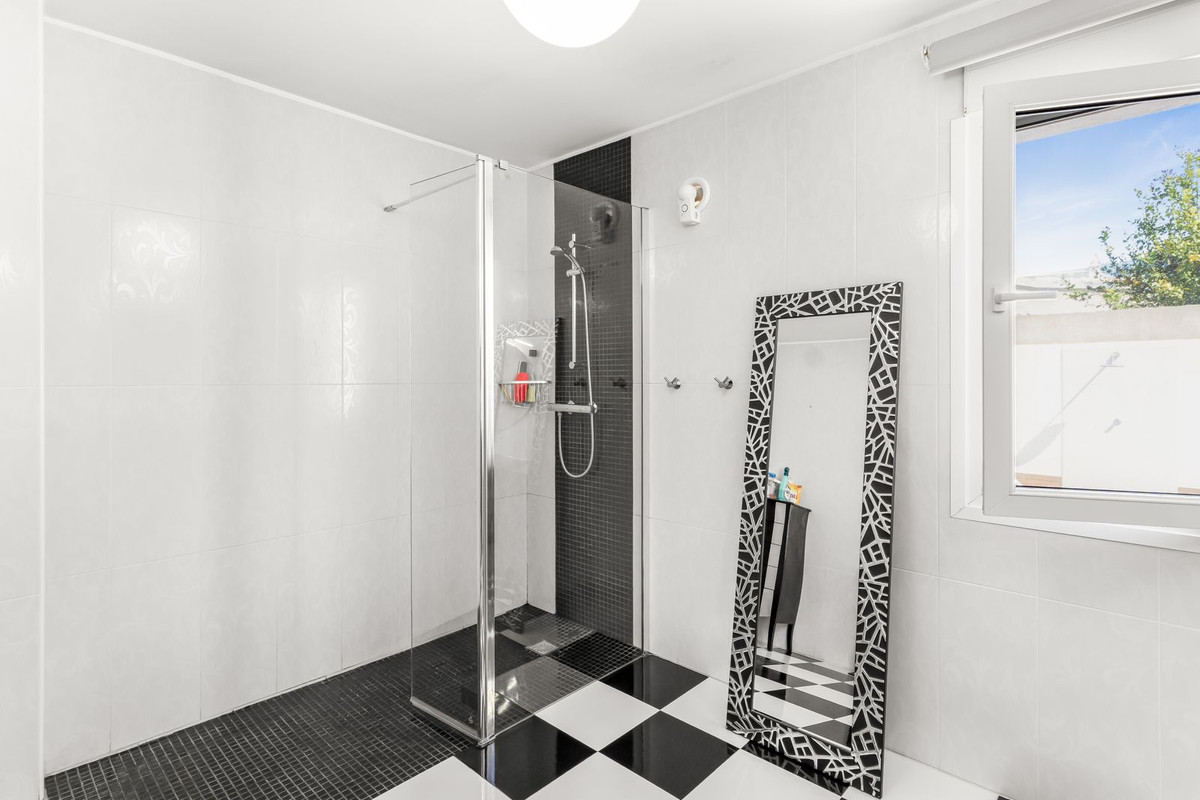 Se vende Villa - Chalet de 5 dormitorios en Costa Blanca, Alicante, España