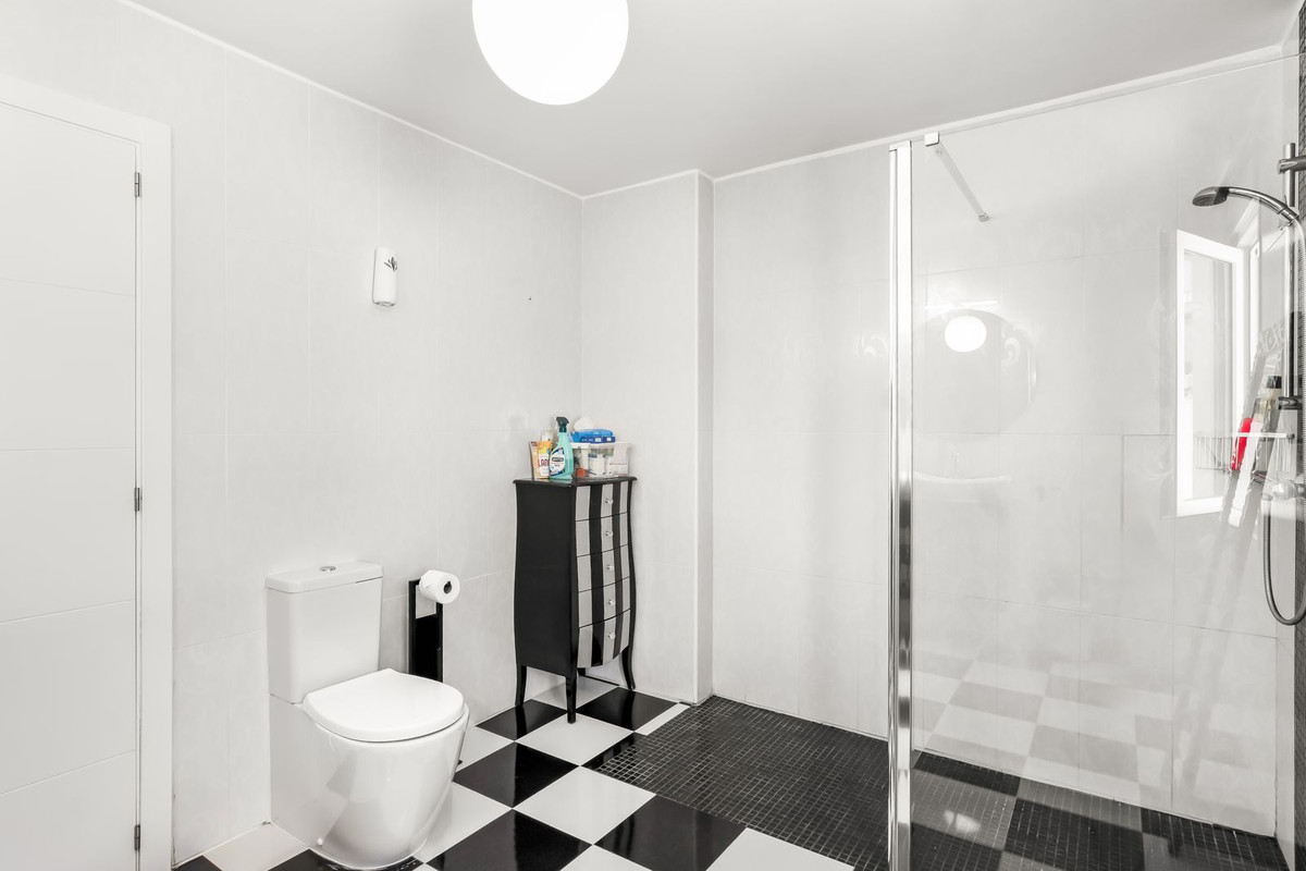 Se vende Villa - Chalet de 5 dormitorios en Costa Blanca, Alicante, España