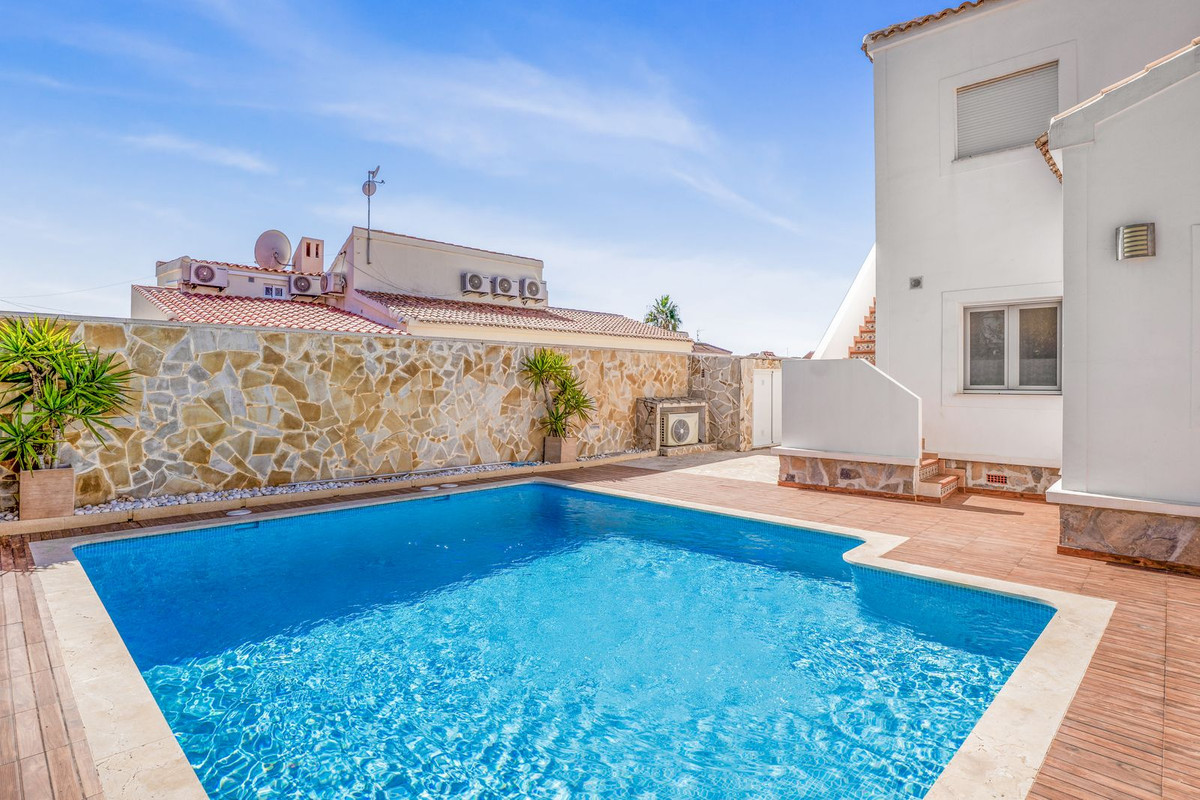 Se vende Villa - Chalet de 5 dormitorios en Costa Blanca, Alicante, España