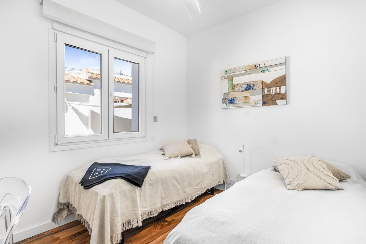 Se vende Villa - Chalet de 5 dormitorios en Costa Blanca, Alicante, España