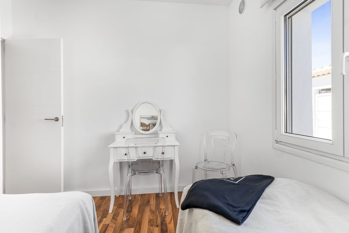Se vende Villa - Chalet de 5 dormitorios en Costa Blanca, Alicante, España