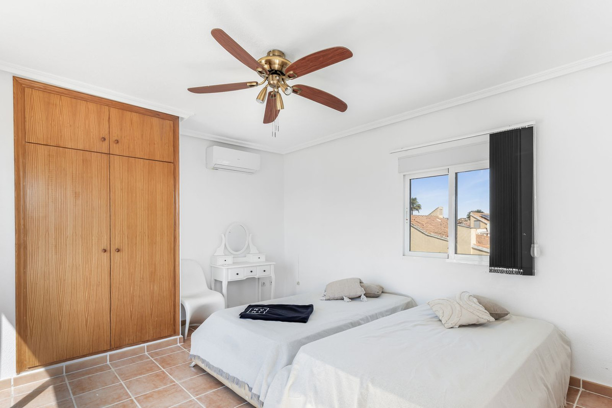 Se vende Villa - Chalet de 5 dormitorios en Costa Blanca, Alicante, España