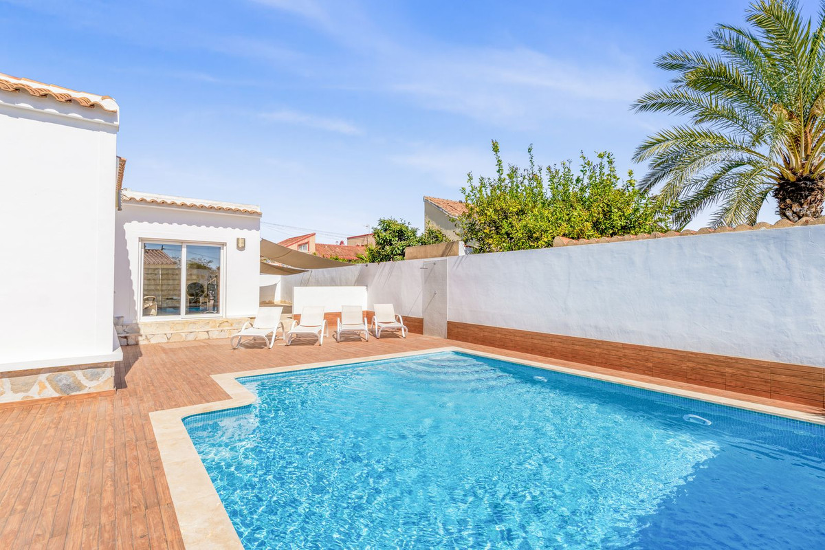 Se vende Villa - Chalet de 5 dormitorios en Costa Blanca, Alicante, España