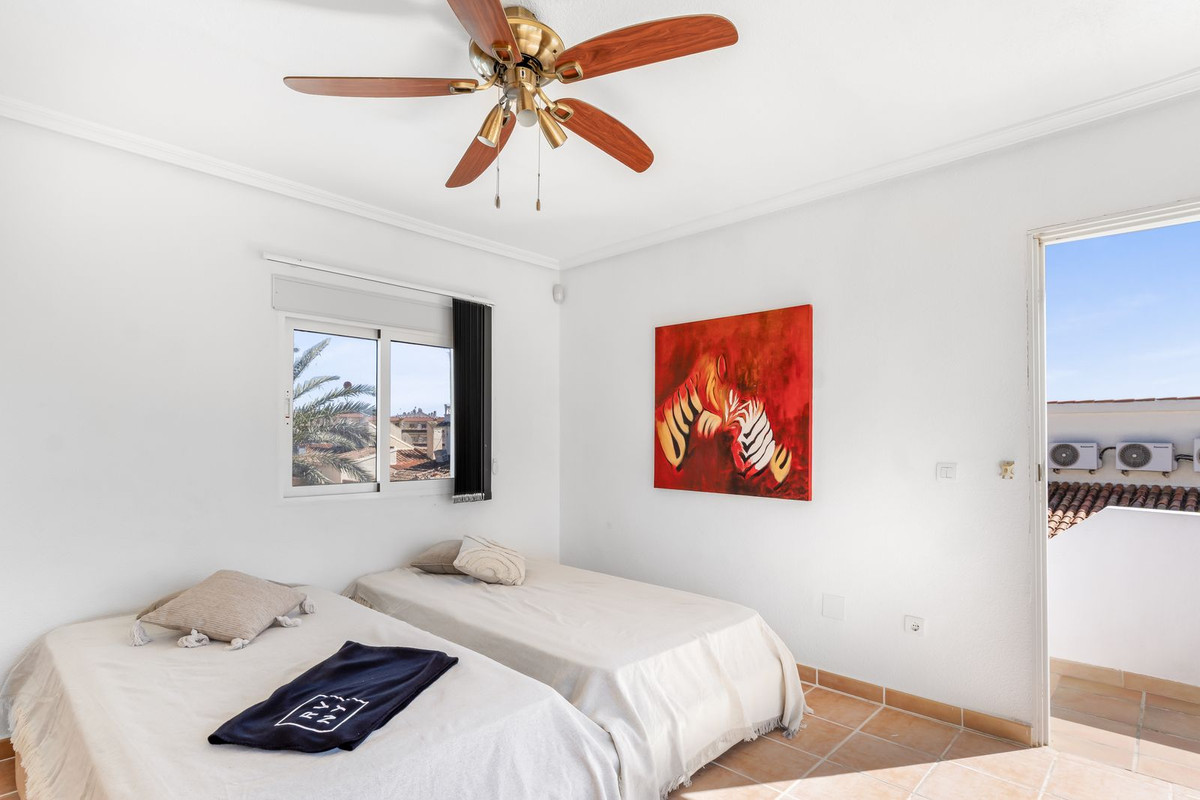 Se vende Villa - Chalet de 5 dormitorios en Costa Blanca, Alicante, España