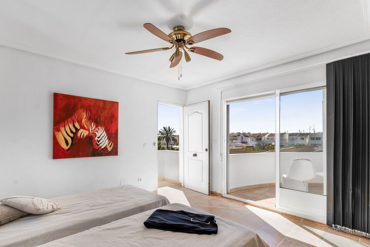 Se vende Villa - Chalet de 5 dormitorios en Costa Blanca, Alicante, España
