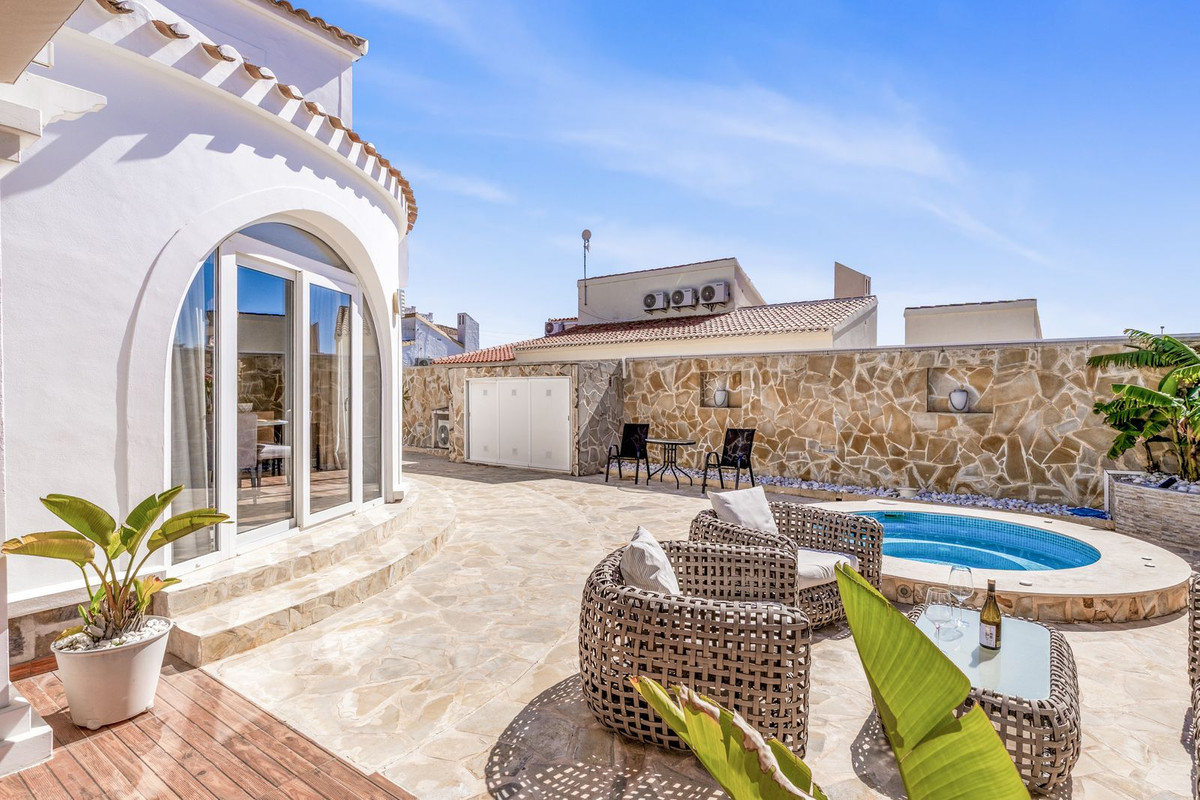 Se vende Villa - Chalet de 5 dormitorios en Costa Blanca, Alicante, España
