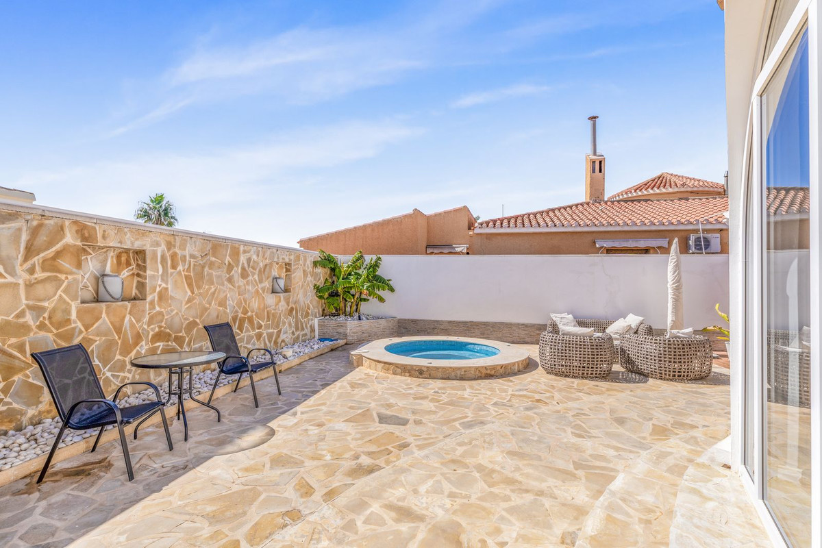 Se vende Villa - Chalet de 5 dormitorios en Costa Blanca, Alicante, España