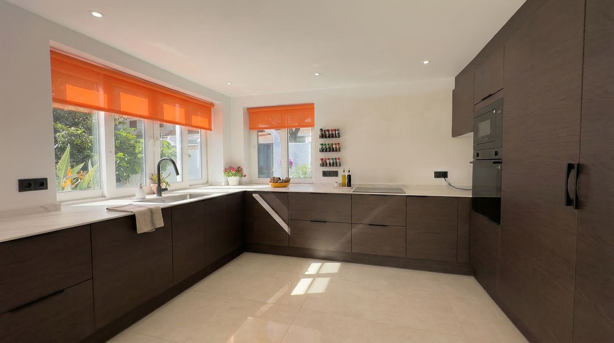 3 Bed Townhouse for sale in Calahonda Costa Del Sol, Málaga, Spain