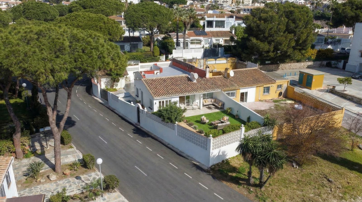 3 Bed Townhouse for sale in Calahonda Costa Del Sol, Málaga, Spain