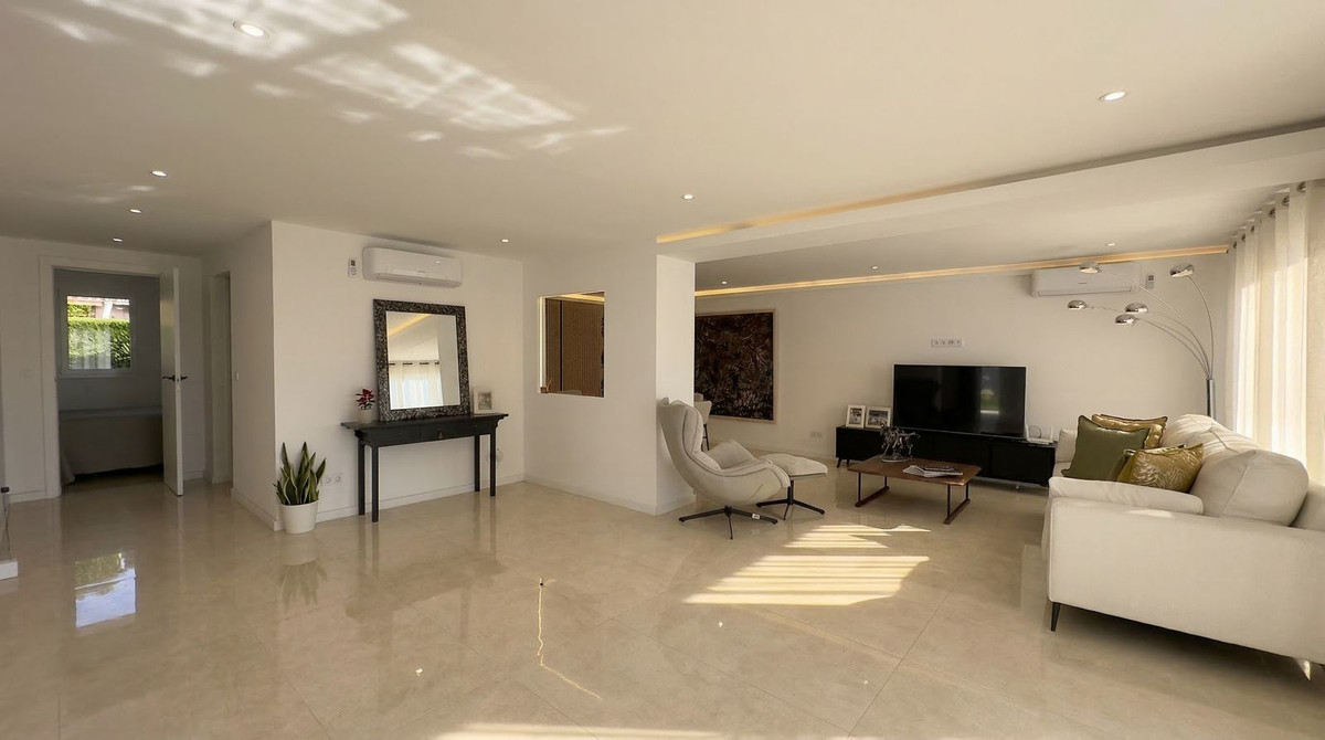 3 Bed Townhouse for sale in Calahonda Costa Del Sol, Málaga, Spain