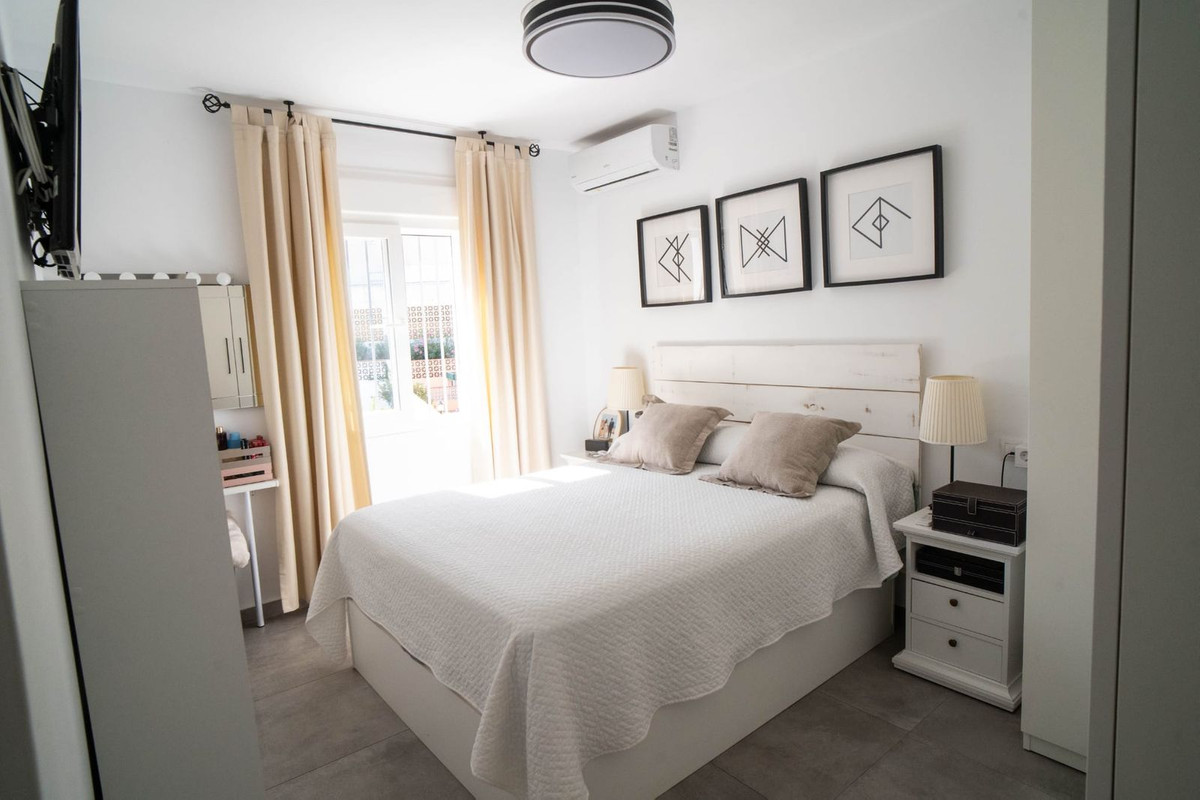 Se vende Pareada de 6 dormitorios en Costa Del Sol, Málaga, España