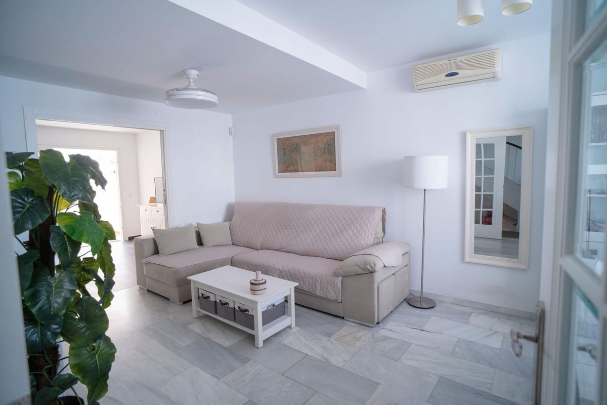 Se vende Pareada de 6 dormitorios en Costa Del Sol, Málaga, España