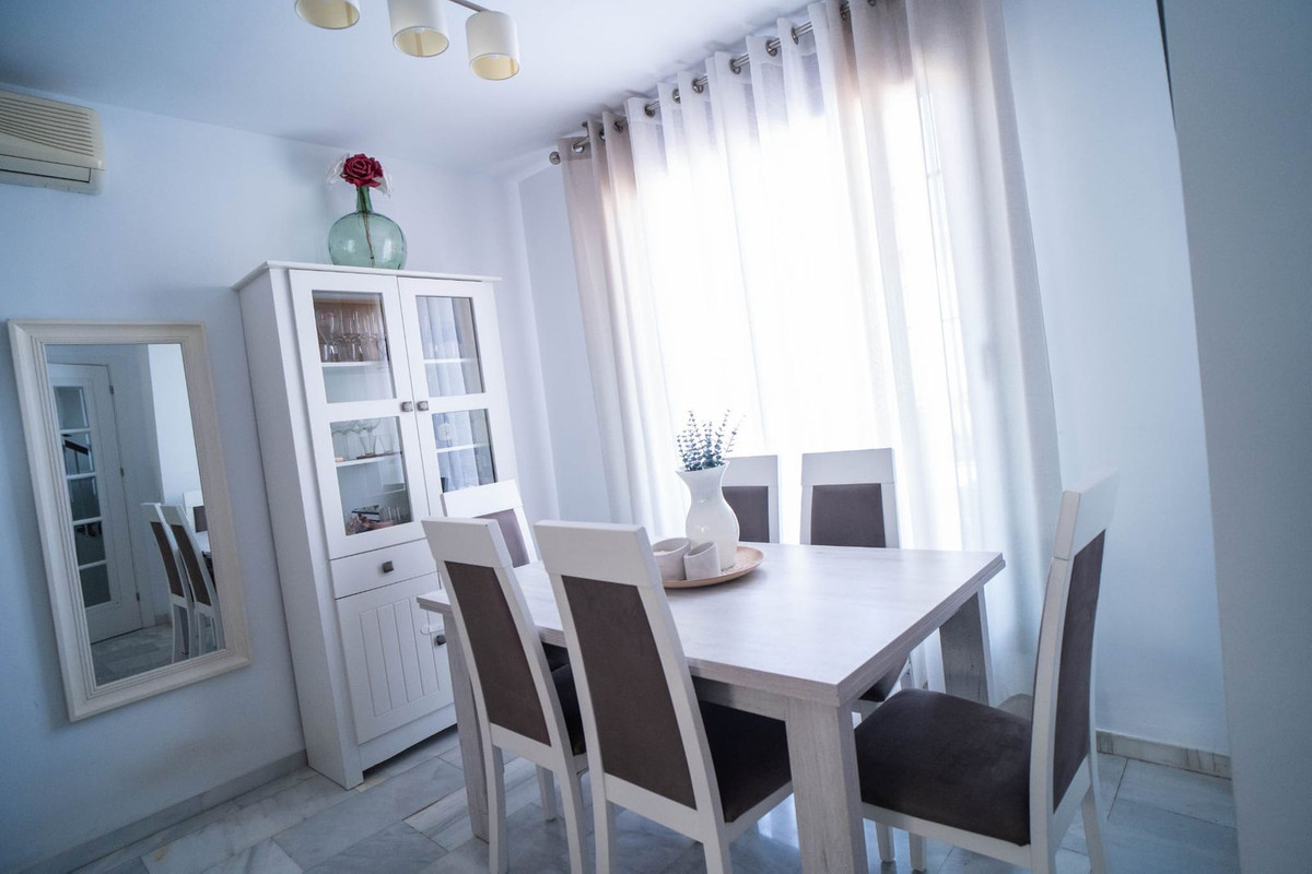 Se vende Pareada de 6 dormitorios en Costa Del Sol, Málaga, España