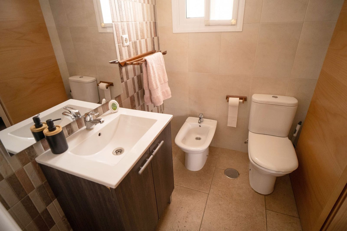 Se vende Pareada de 6 dormitorios en Costa Del Sol, Málaga, España