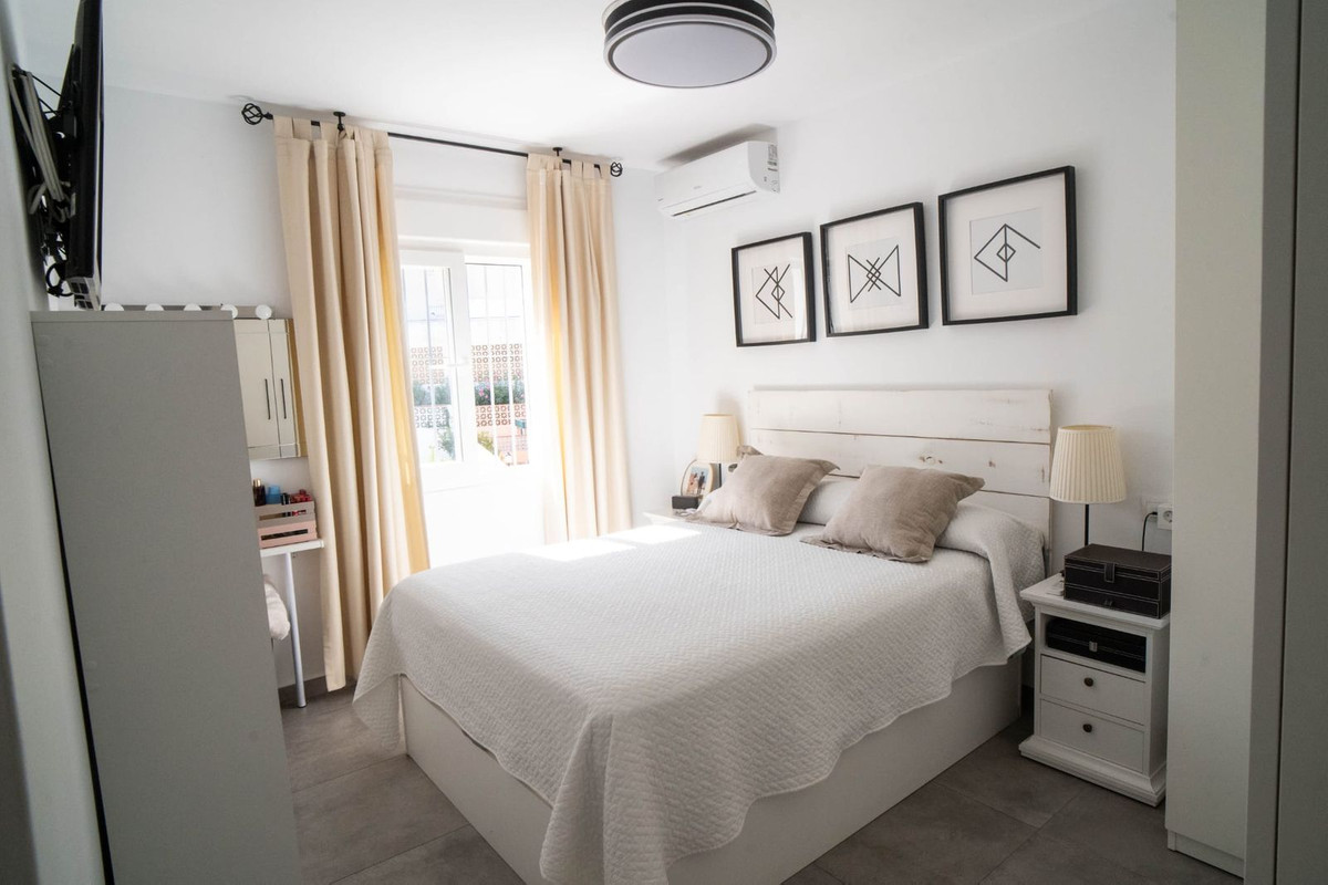 Se vende Pareada de 6 dormitorios en Costa Del Sol, Málaga, España