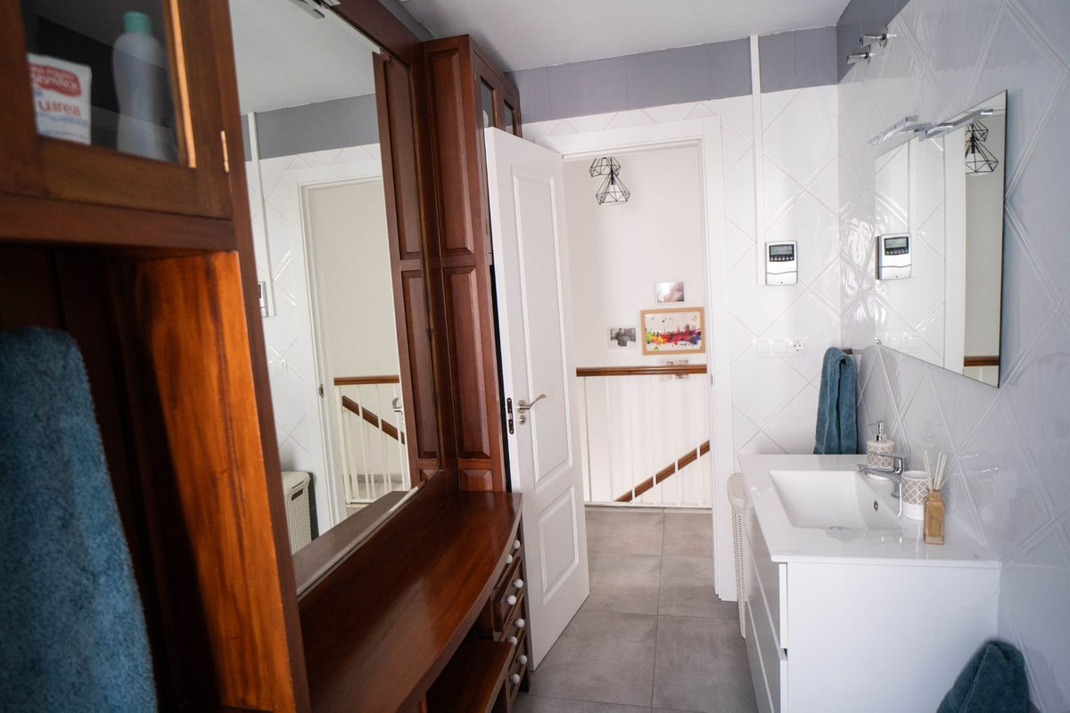 Se vende Pareada de 6 dormitorios en Costa Del Sol, Málaga, España
