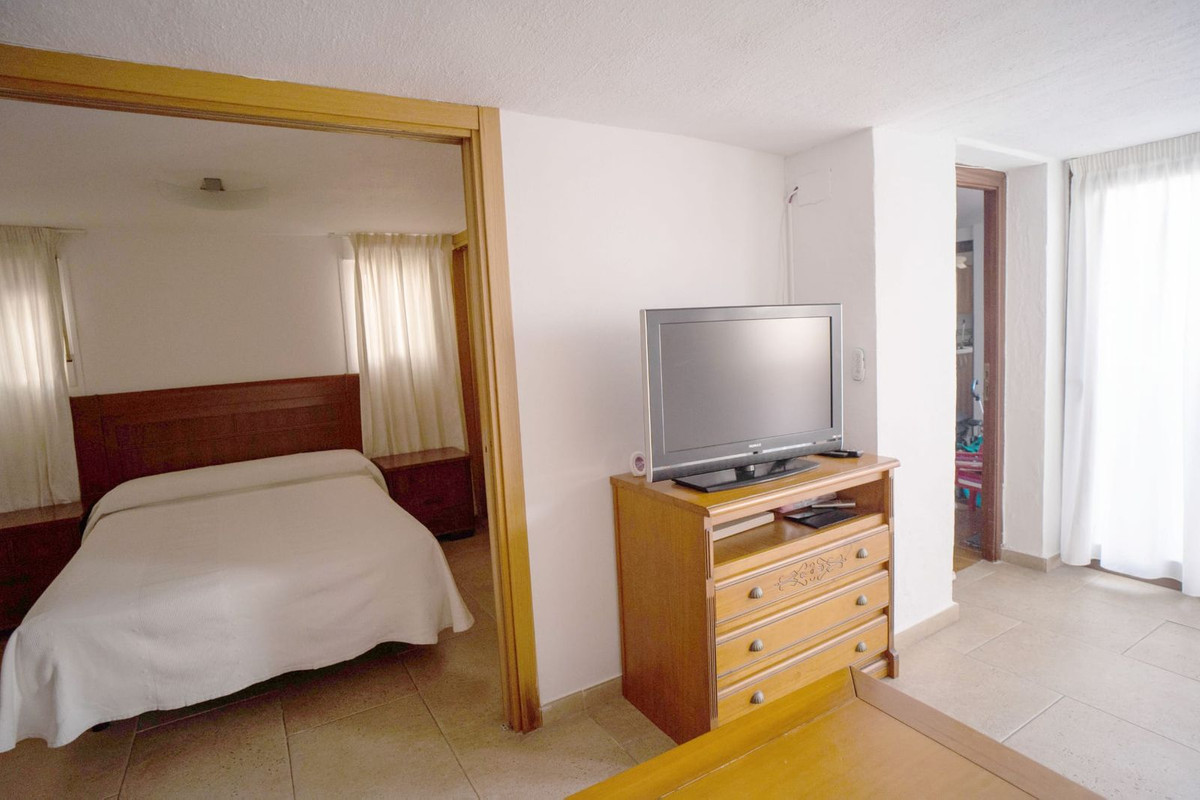 Se vende Pareada de 6 dormitorios en Costa Del Sol, Málaga, España
