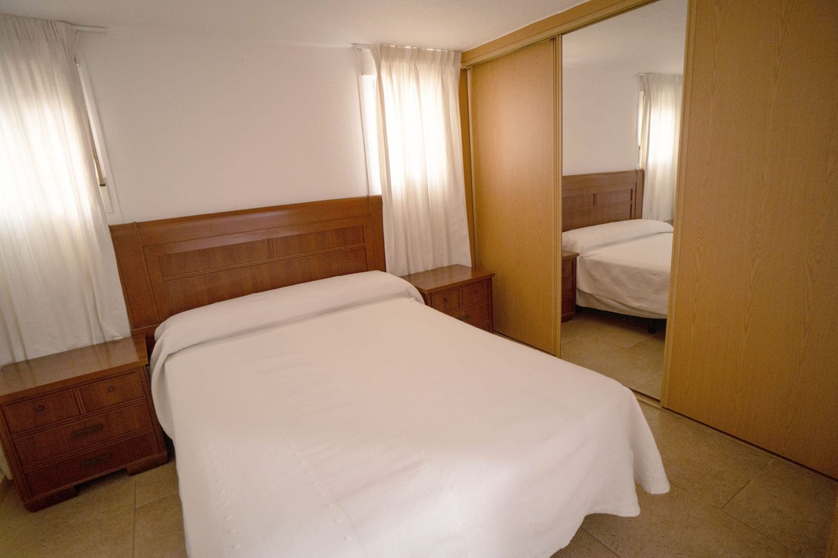 Se vende Pareada de 6 dormitorios en Costa Del Sol, Málaga, España